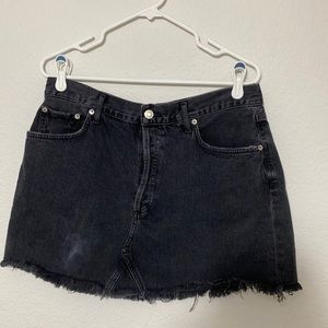 AGOLDE Black Denim Jean Mini Skirt sz 31 Quinn
High Rise Cult black wash denim!
